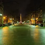 Eiffel Tower & Invalides - Cosy Quiet Appartement